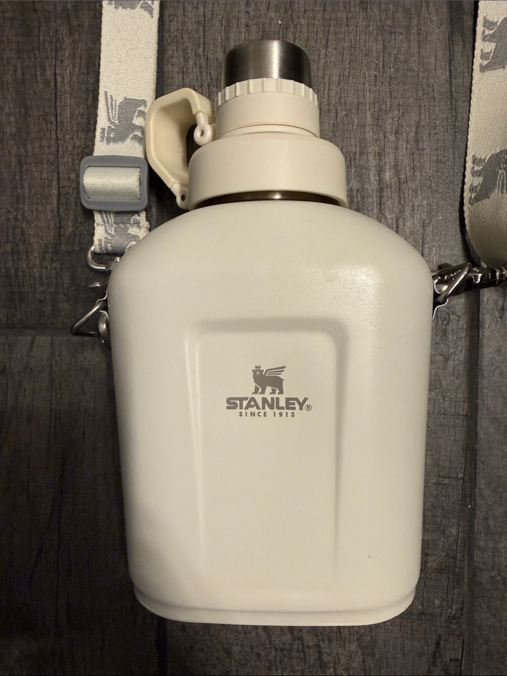 Stanley Cream Insulated Canteen with Patterned Strap - 1.1 qt - Picture 2 of 4